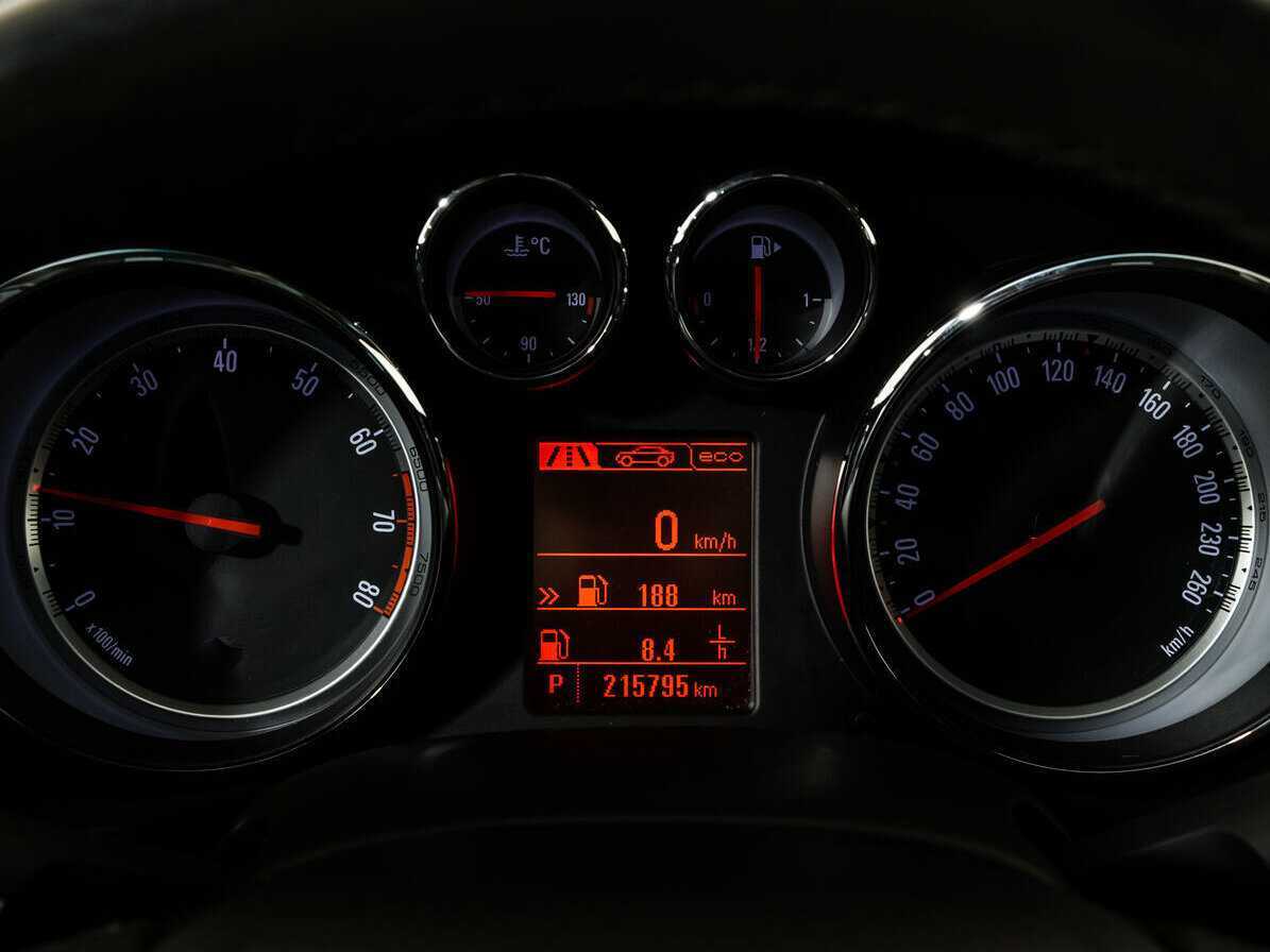 Б/У Опель Инсигния 2013 года. Фото: #12