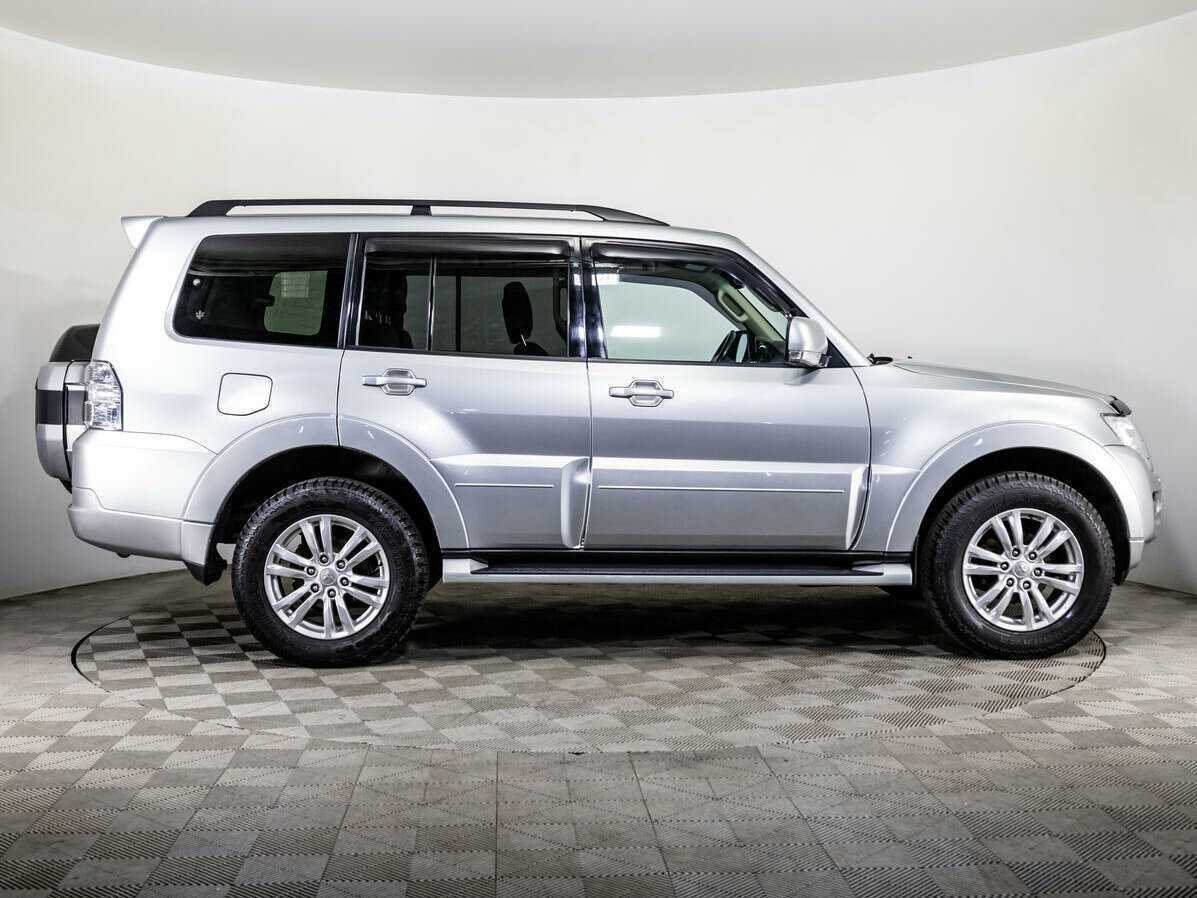Mitsubishi Pajero 2017 года с пробегом. Фото: #3
