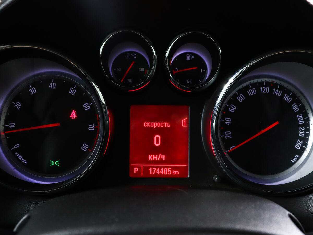 Б/У Опель Астра 2013 года. Фото: #8