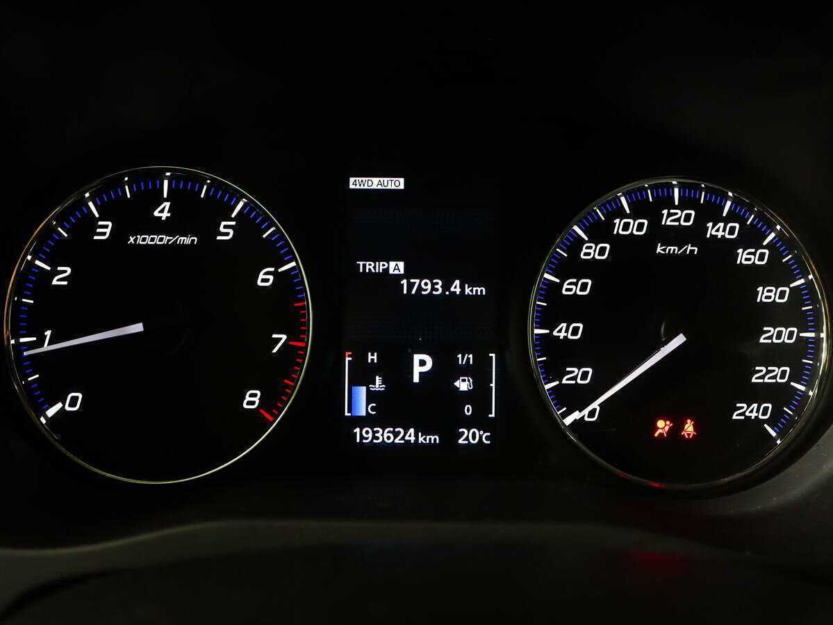 Б/У Митсубиши Оутлэндер 2017 года. Фото: #8