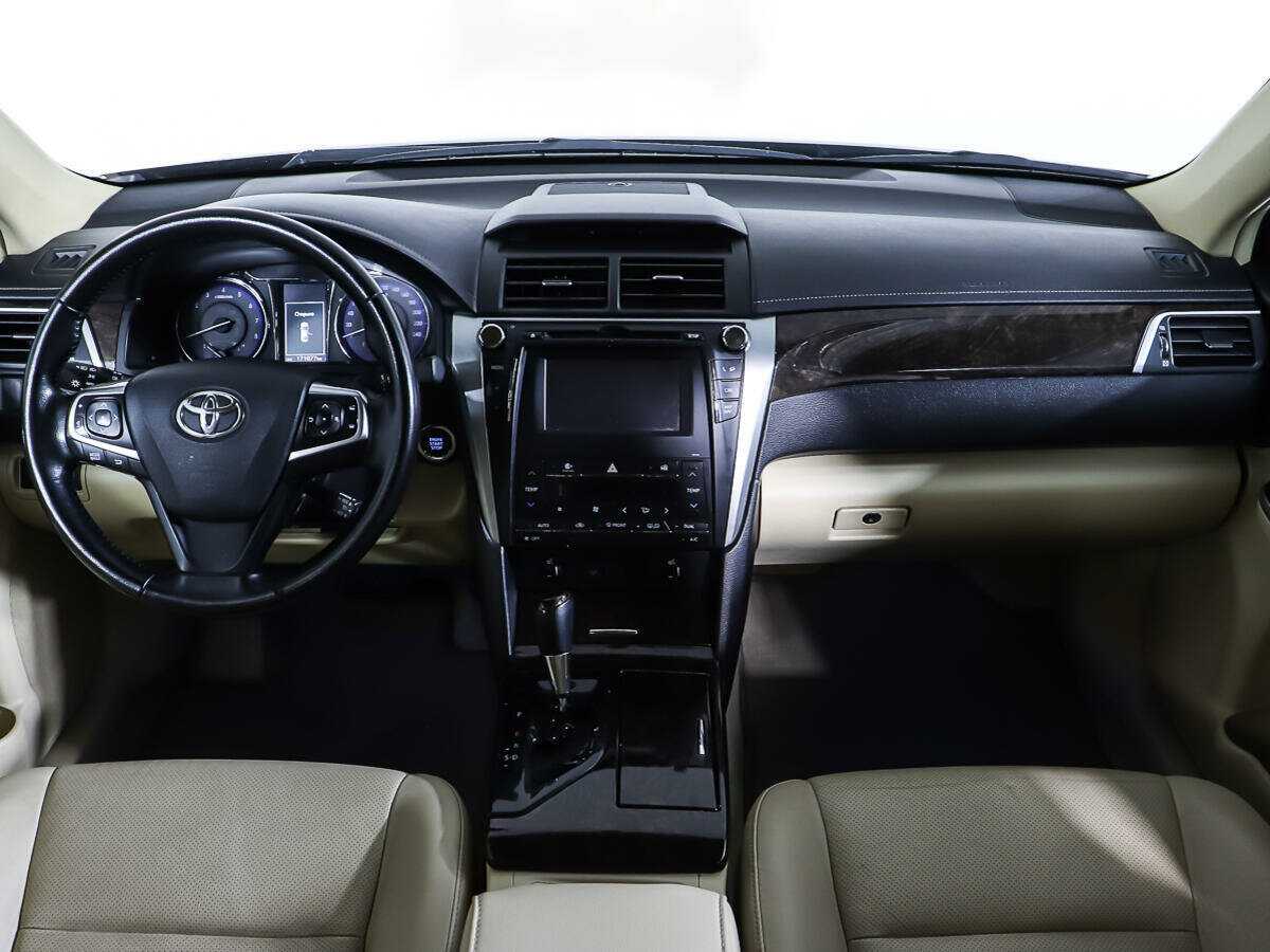 Б/У Тойота Камри 2015 года. Фото: #9