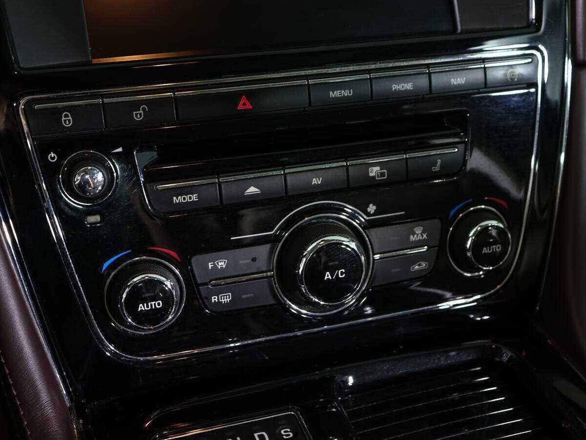 Jaguar XJ 2014 года с пробегом. Фото: #32