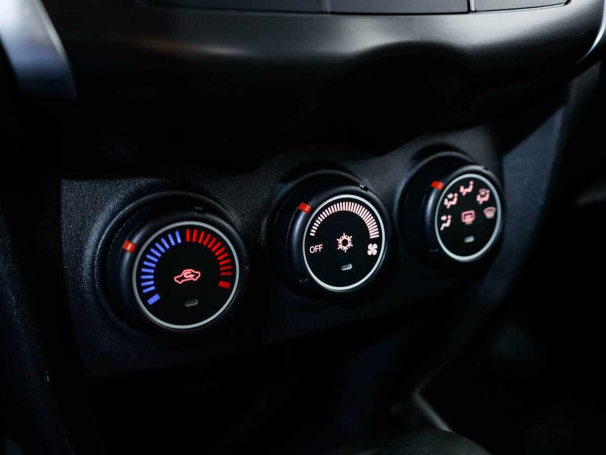 Б/У Митсубиши АС-Икс 2013 года. Фото: #12