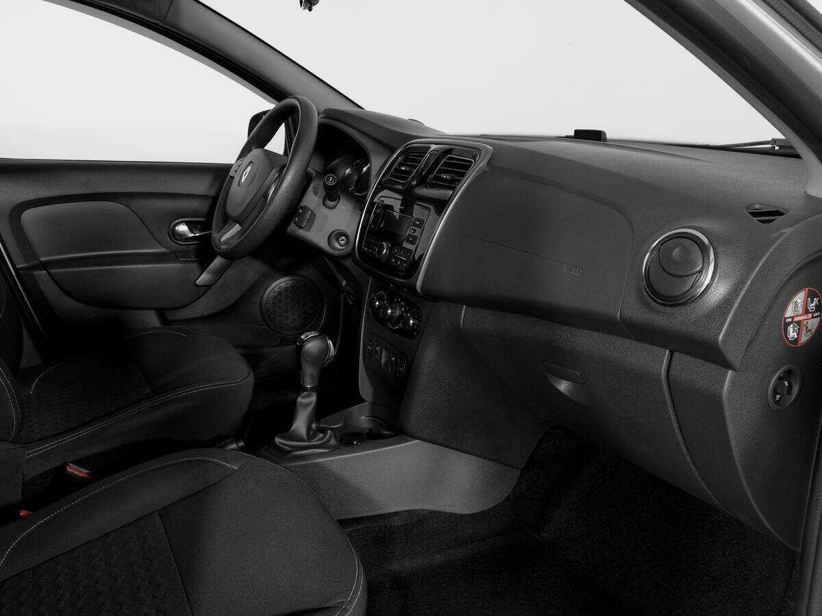 Б/У Рено Логан 2017 года. Фото: #8