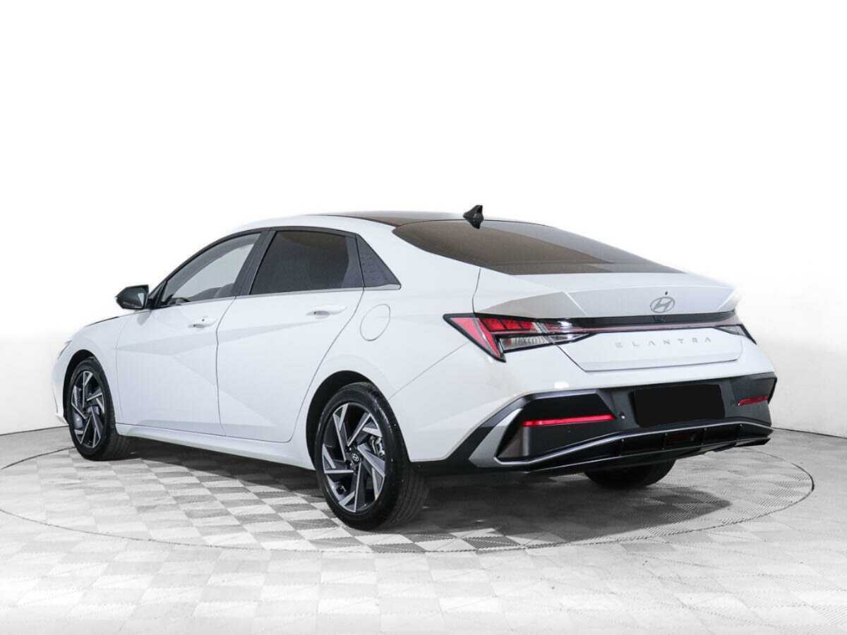 Hyundai Elantra 2024 года с пробегом. Фото: #5