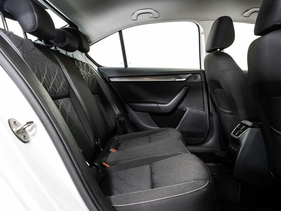 Б/У Шкода Октавия 2019 года. Фото: #12