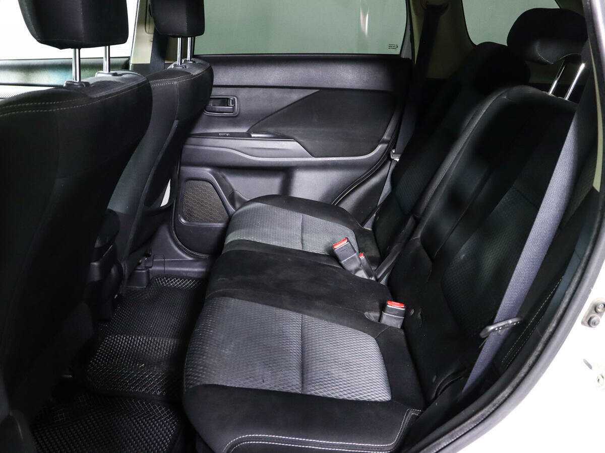 Б/У Митсубиши Оутлэндер 2018 года. Фото: #7