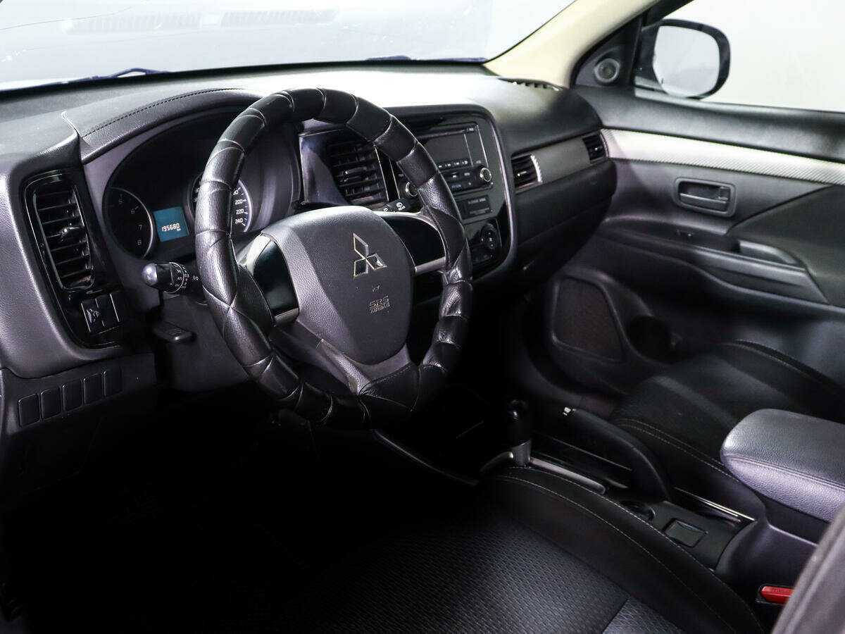 Б/У Митсубиши Оутлэндер 2018 года. Фото: #11