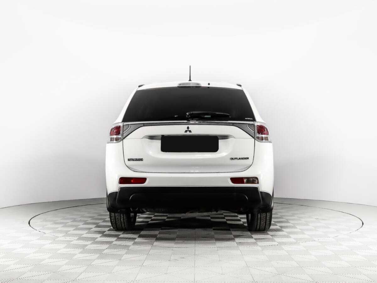 Б/У Митсубиши Оутлэндер 2014 года. Фото: #5