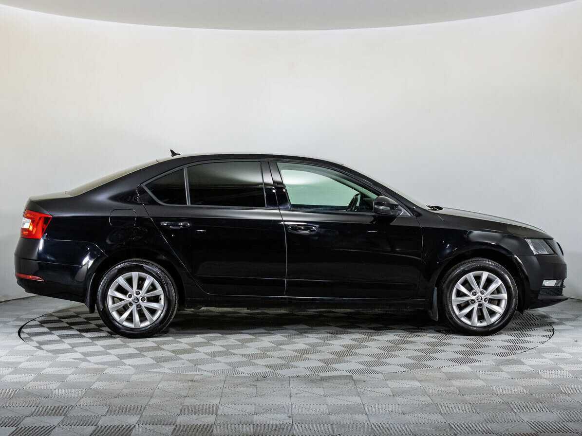 Б/У Шкода Октавия 2018 года. Фото: #3