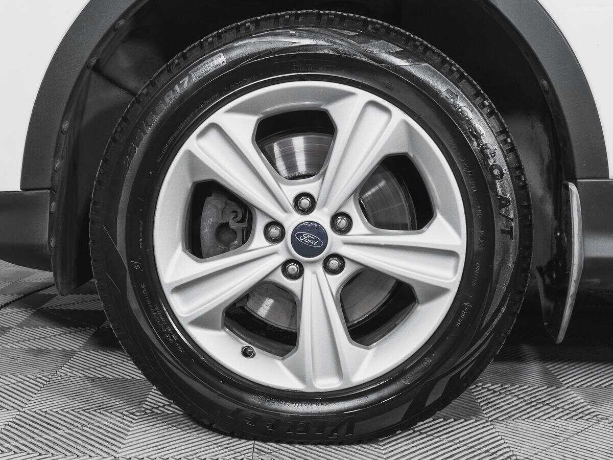 Б/У Форд Куга 2016 года. Фото: #16