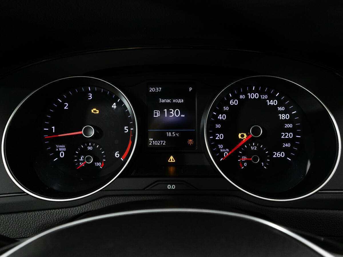 Б/У Фольксваген Пассат 2017 года. Фото: #11