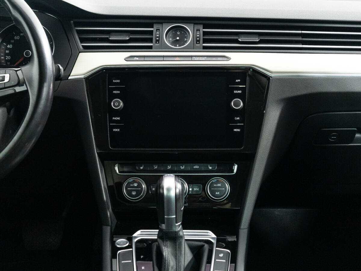 Б/У Фольксваген Пассат 2017 года. Фото: #13