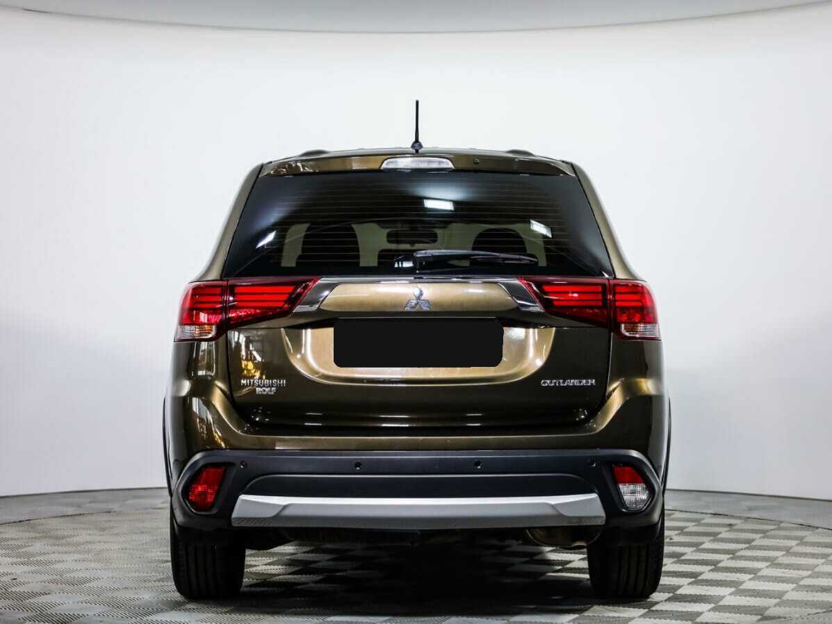 Б/У Митсубиши Оутлэндер 2015 года. Фото: #4