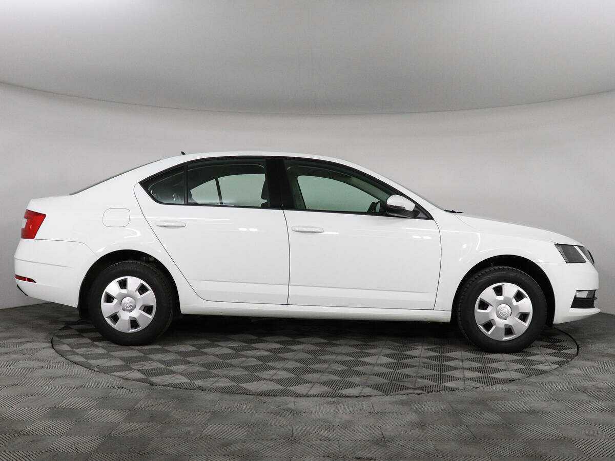 Б/У Шкода Октавия 2020 года. Фото: #3