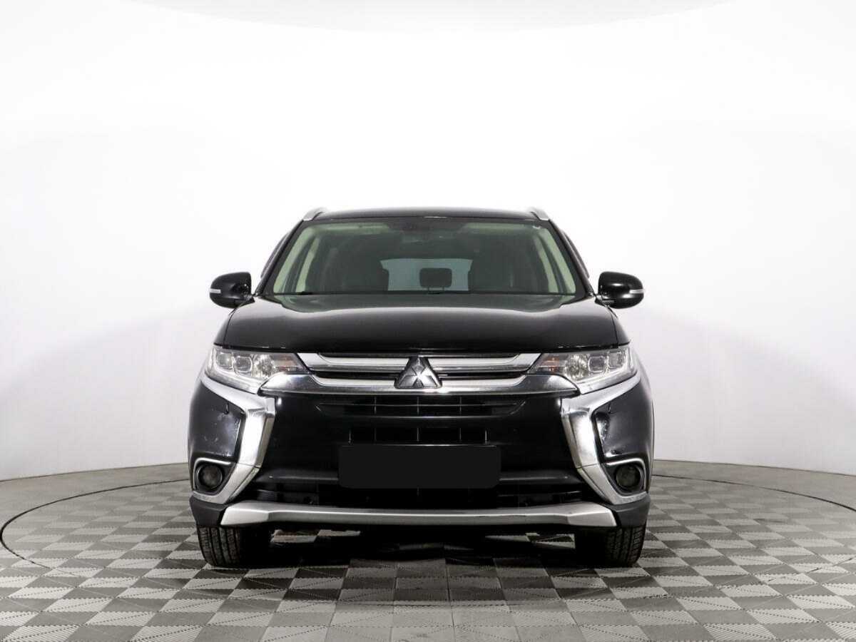 Б/У Митсубиши Оутлэндер 2016 года. Фото: #1