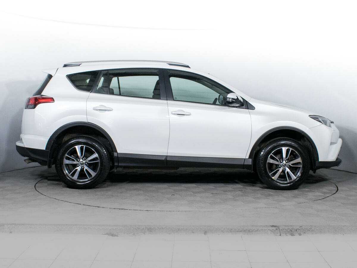 Toyota RAV4 2019 года с пробегом. Фото: #3