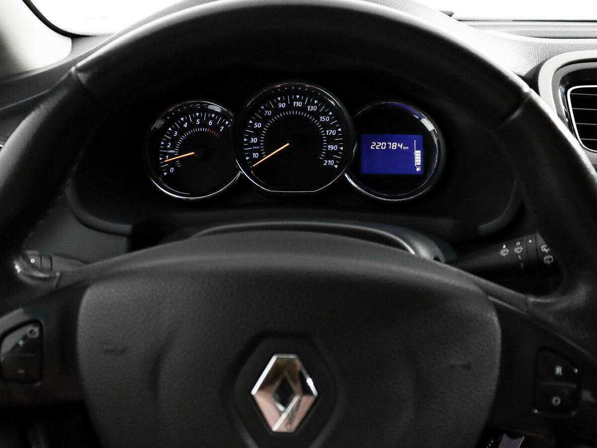 Б/У Рено Сандеро 2015 года. Фото: #11