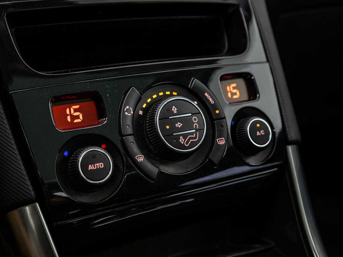 Б/У Пежо 308 2013 года. Фото: #15