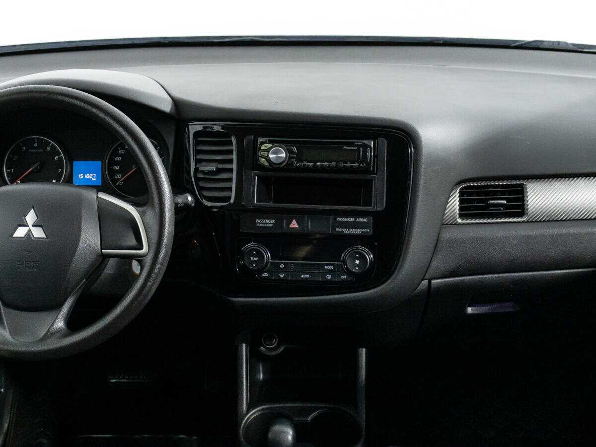 Б/У Митсубиши Оутлэндер 2014 года. Фото: #13