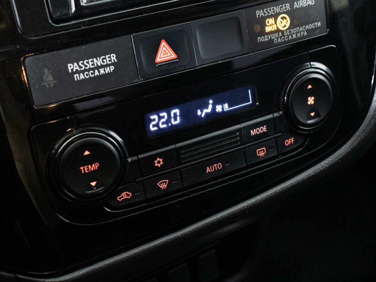 Б/У Митсубиши Оутлэндер 2017 года. Фото: #14