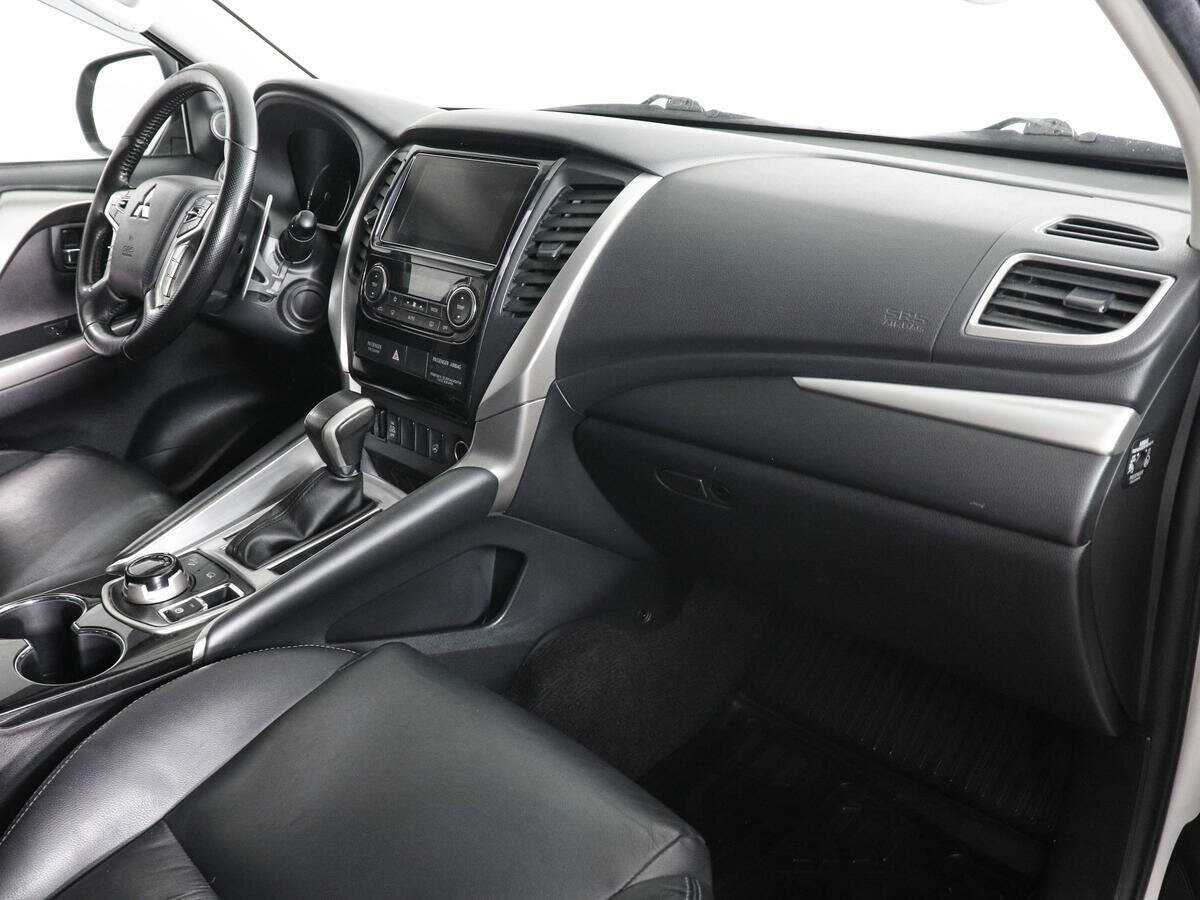 Mitsubishi Pajero Sport 2018 года с пробегом. Фото: #9