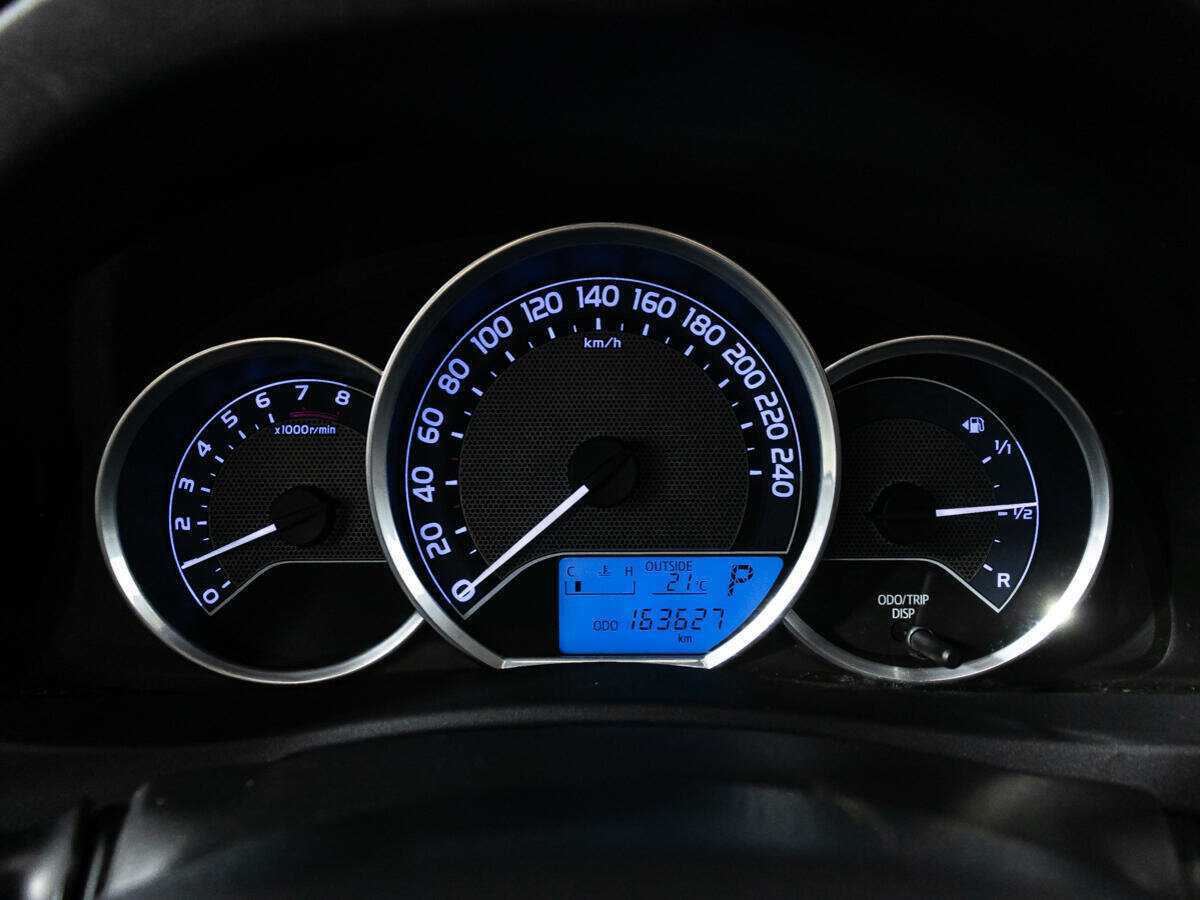 Б/У Тойота Аурис 2013 года. Фото: #11