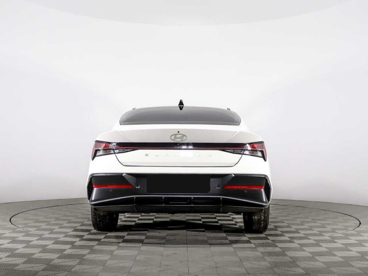 Hyundai Elantra 2024 года с пробегом. Фото: #5