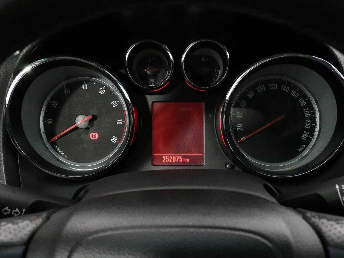 Б/У Опель Астра 2012 года. Фото: #11