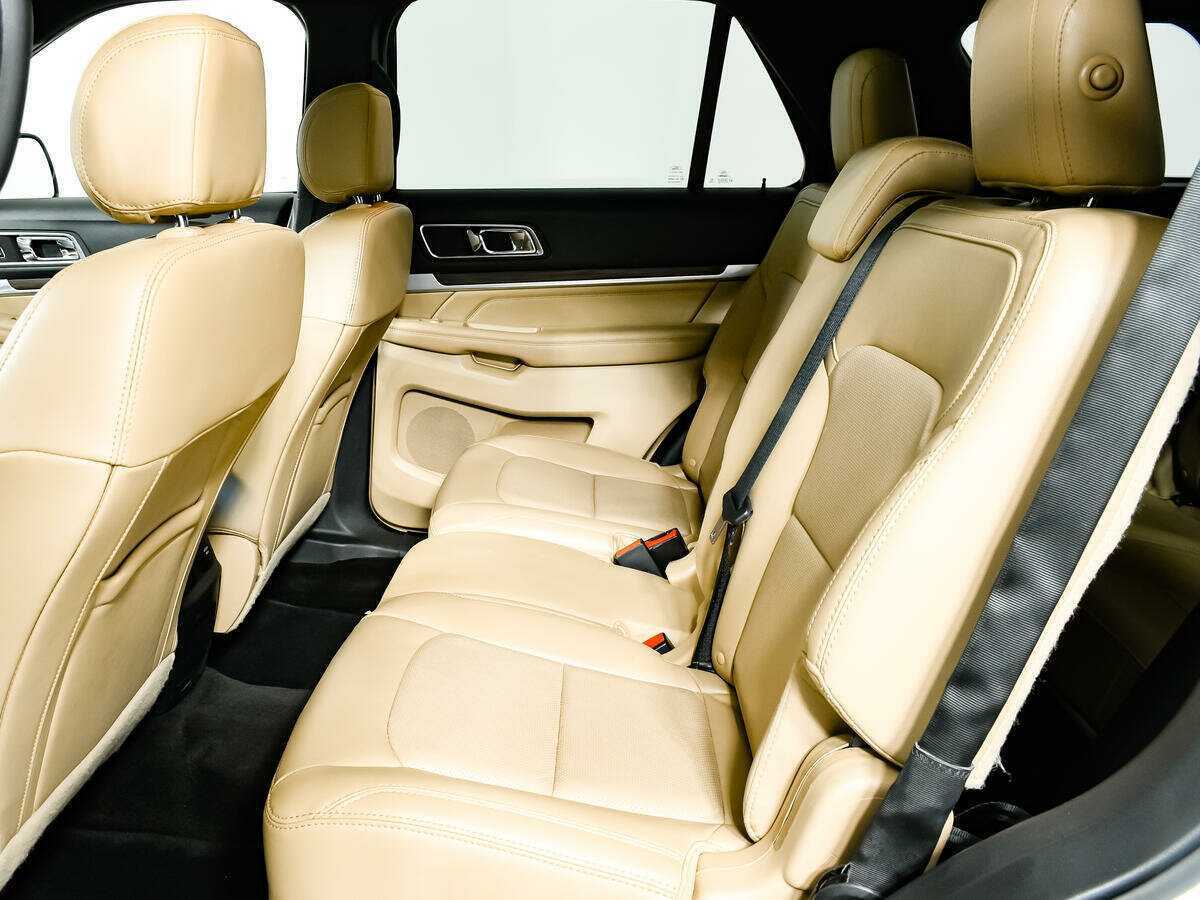 Ford Explorer 2017 года с пробегом. Фото: #9