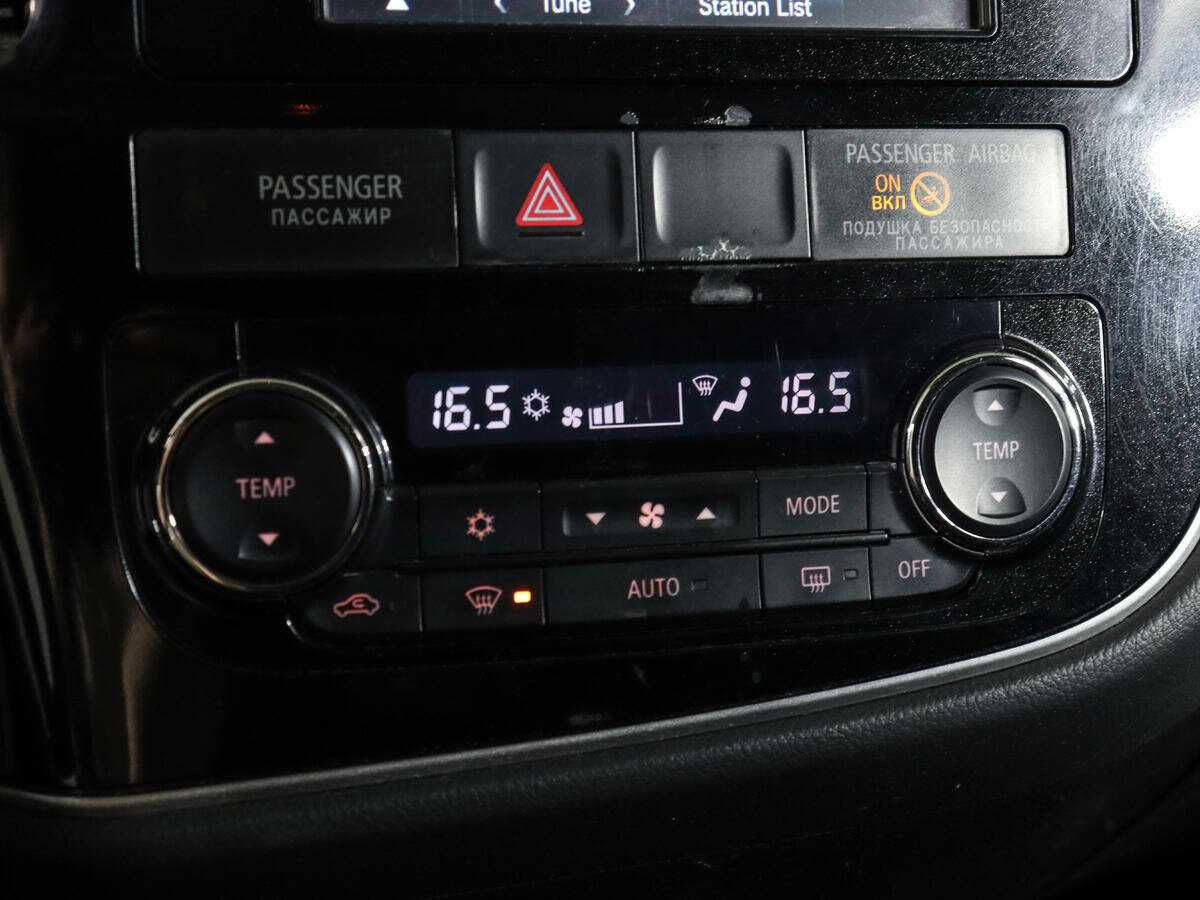 Б/У Митсубиши Оутлэндер 2012 года. Фото: #17