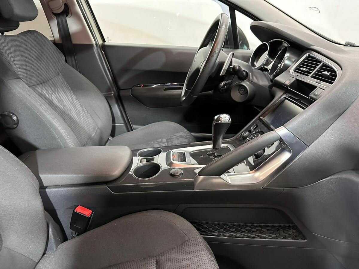 Б/У Пежо 3008 2012 года. Фото: #8