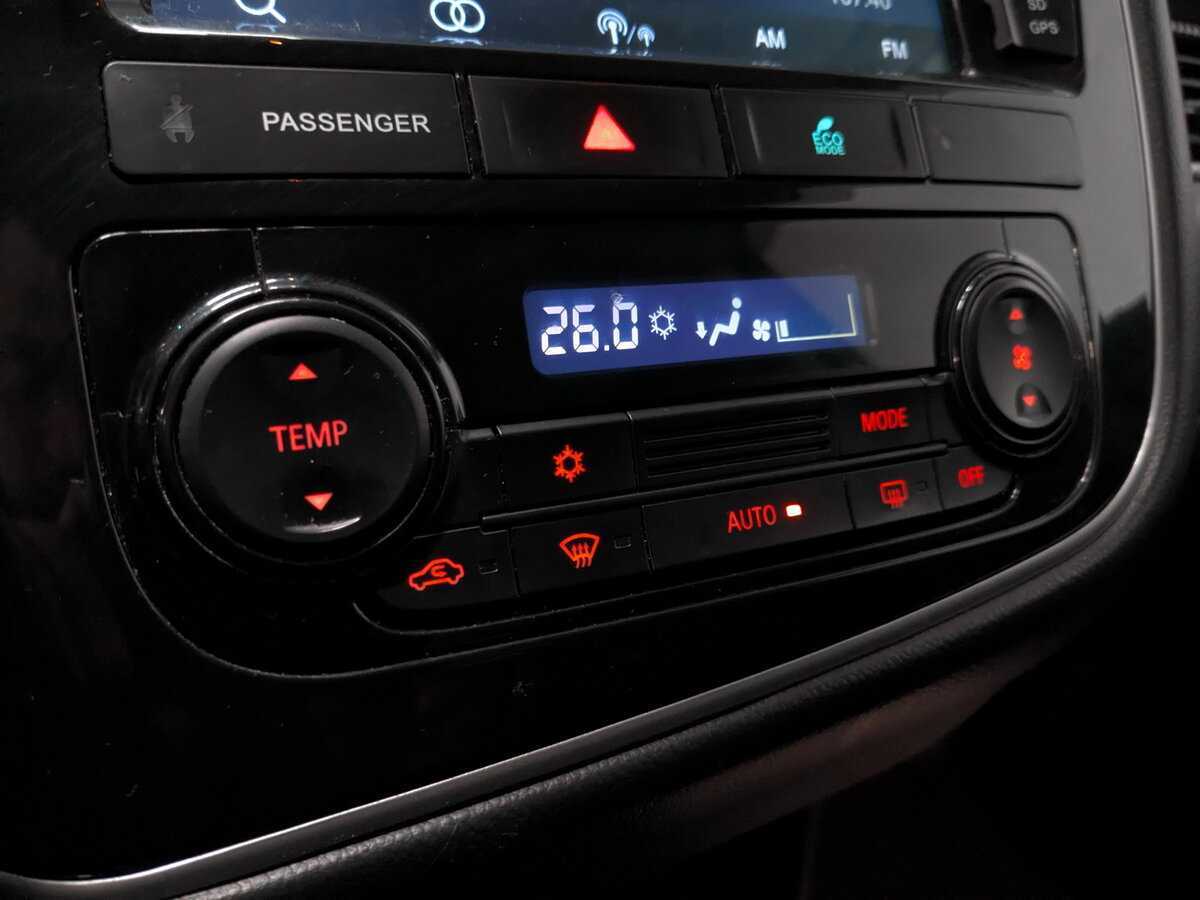 Б/У Митсубиши Оутлэндер 2017 года. Фото: #13