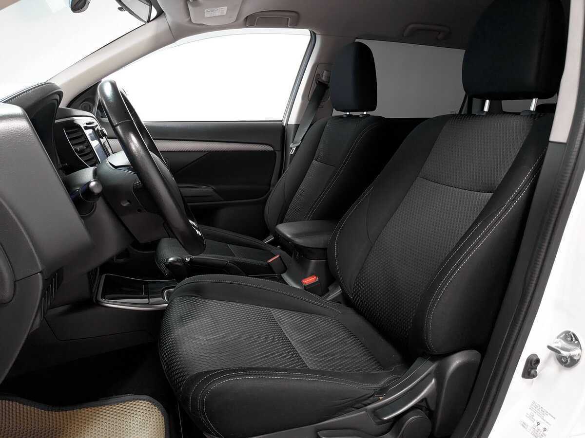 Б/У Митсубиши Оутлэндер 2017 года. Фото: #18