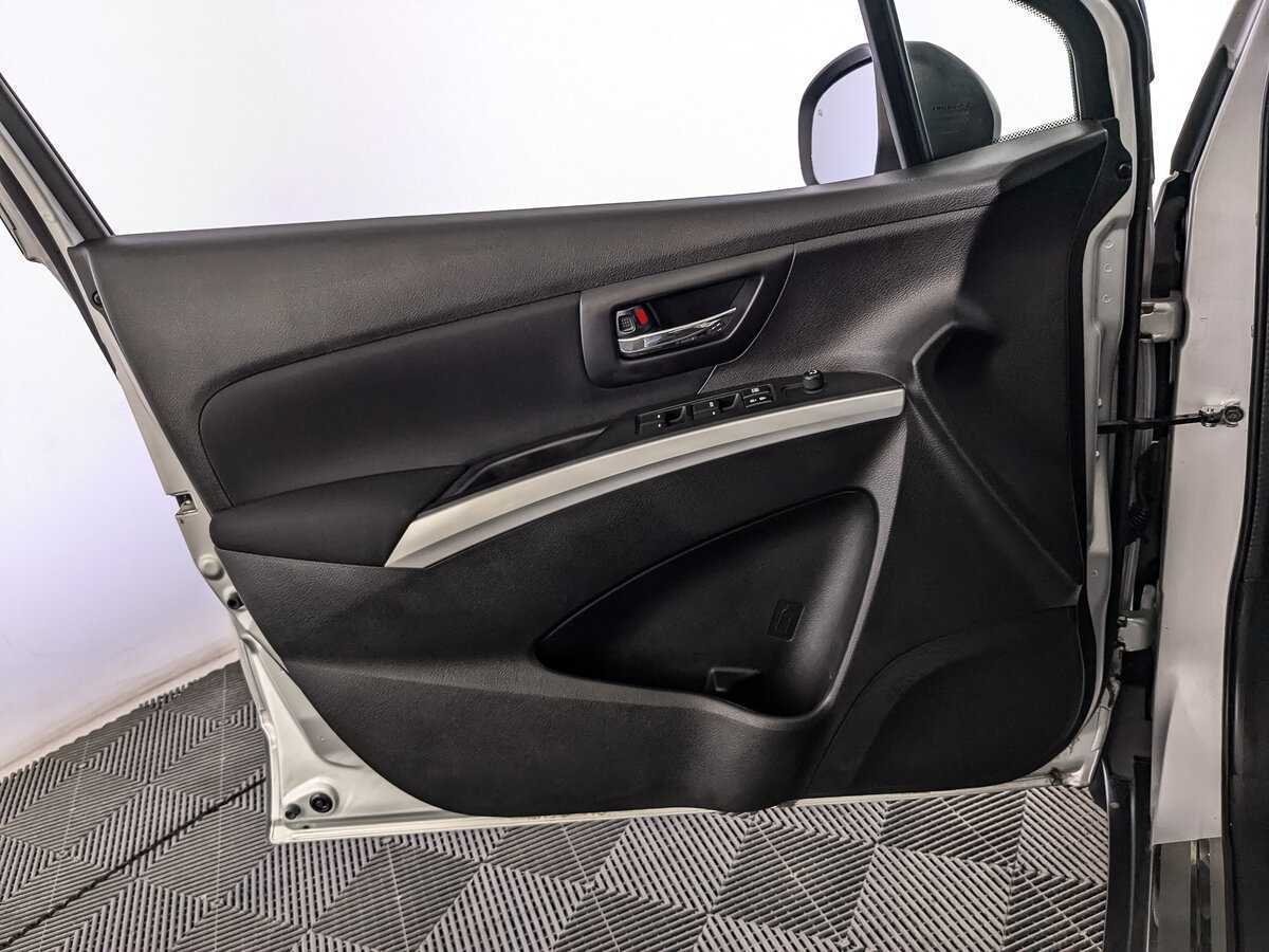 Б/У Сузуки С-Икс4 2018 года. Фото: #14