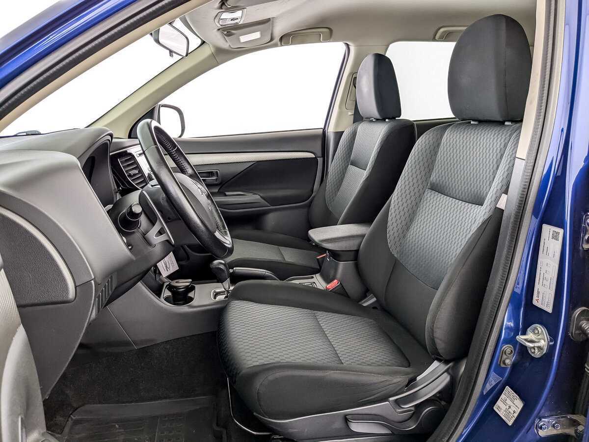 Б/У Митсубиши Оутлэндер 2014 года. Фото: #15