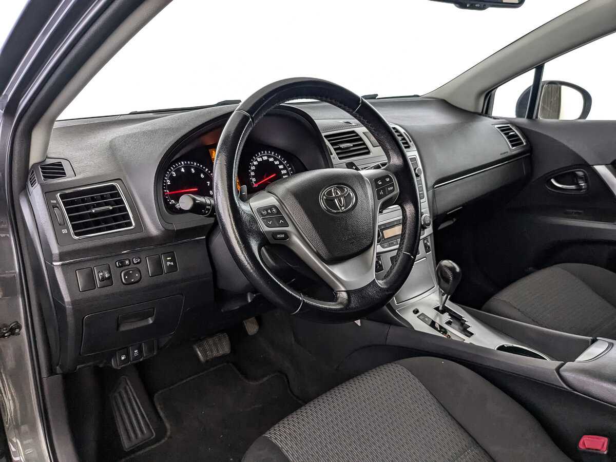 Б/У Тойота Авенсис 2012 года. Фото: #13