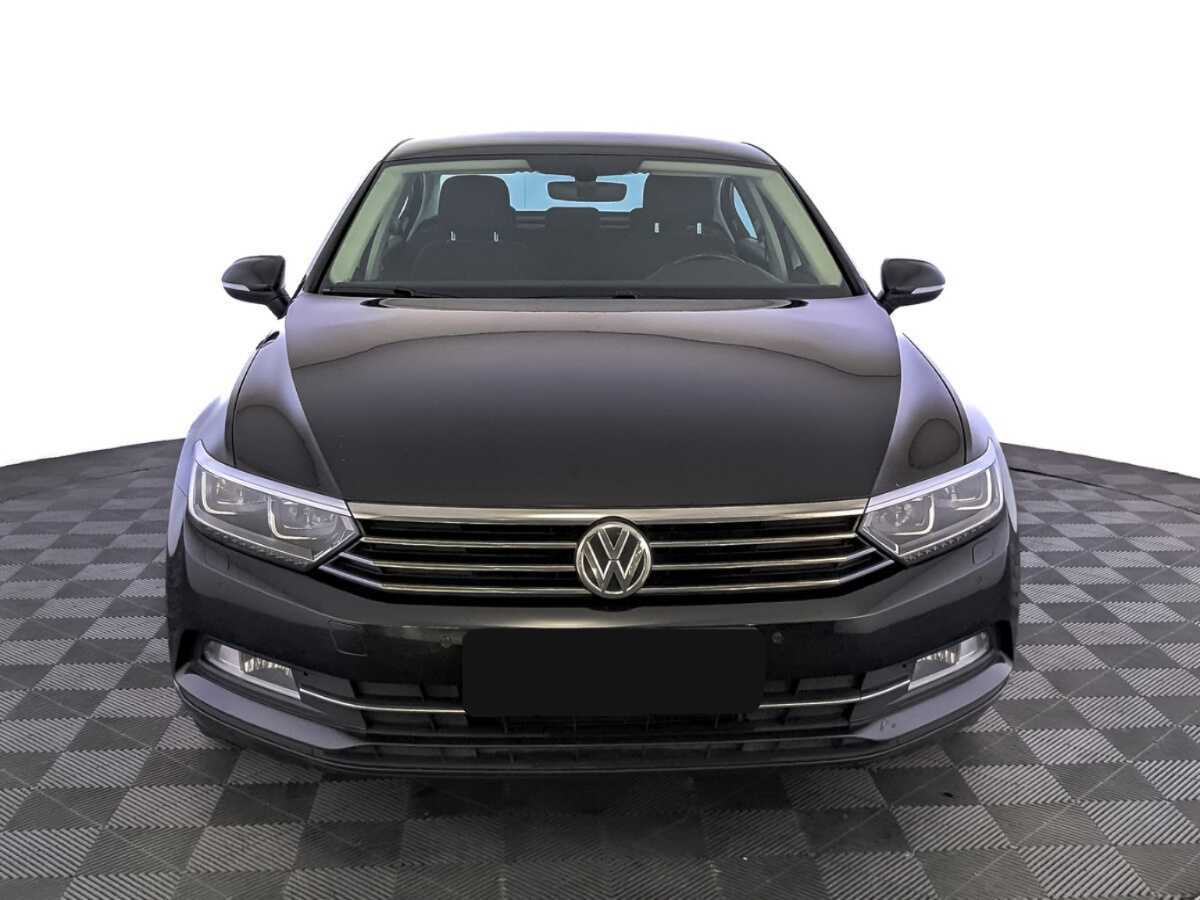 Volkswagen Passat 2018 года с пробегом. Фото: #1