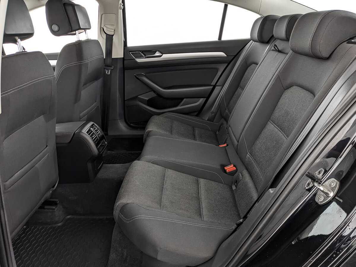 Volkswagen Passat 2018 года с пробегом. Фото: #13