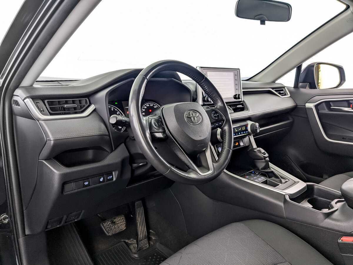 Toyota RAV4 2020 года с пробегом. Фото: #2