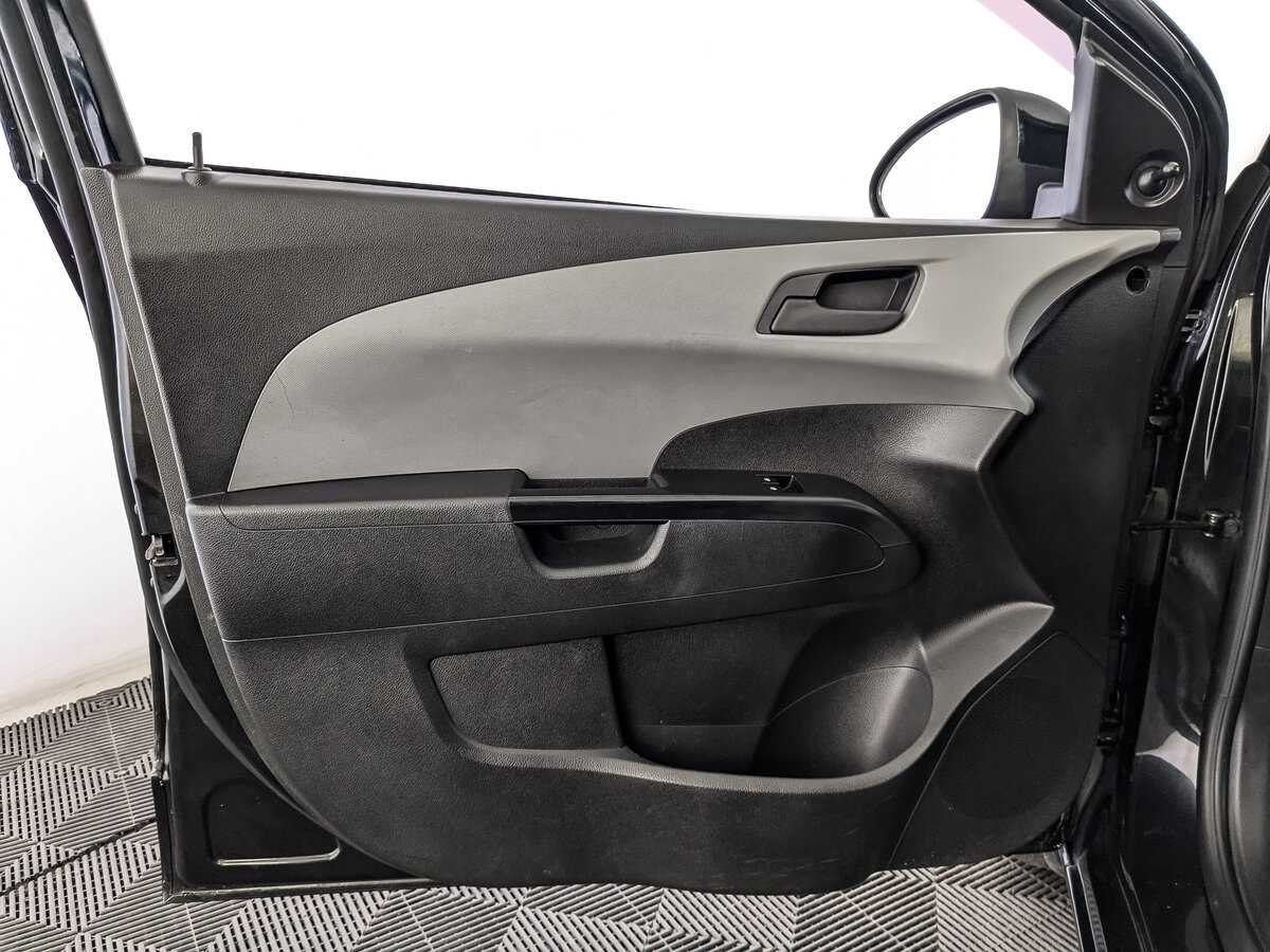 Б/У Шевроле Авео 2014 года. Фото: #14