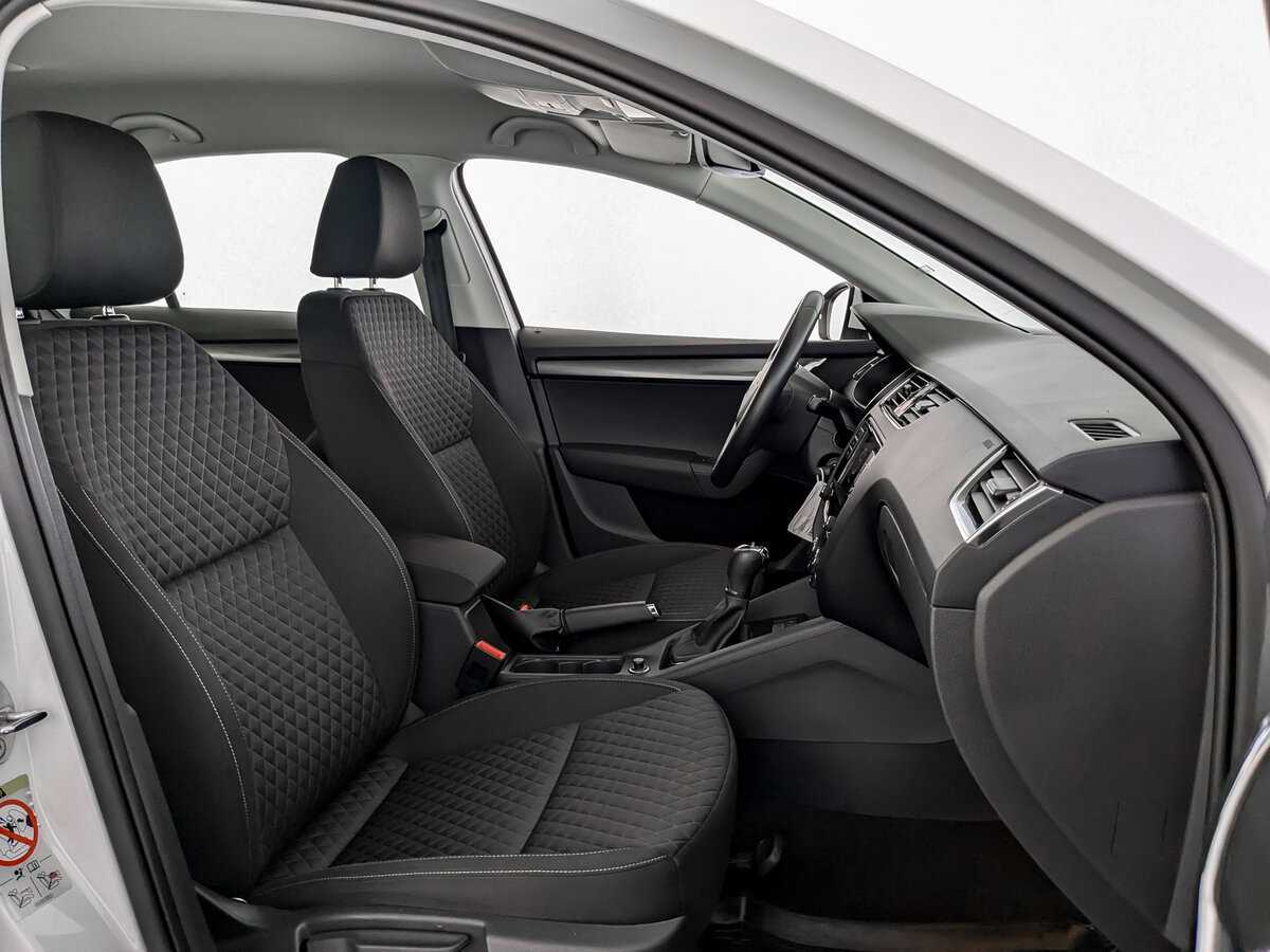 Б/У Шкода Октавия 2017 года. Фото: #18