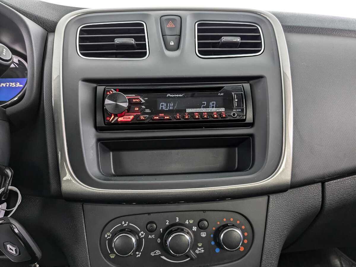 Б/У Рено Логан 2016 года. Фото: #12