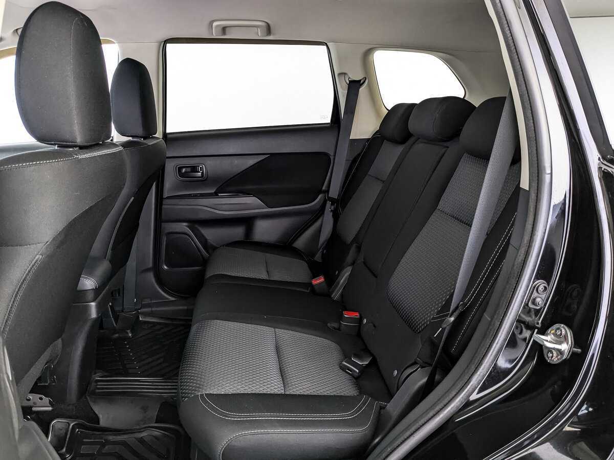 Б/У Митсубиши Оутлэндер 2018 года. Фото: #13