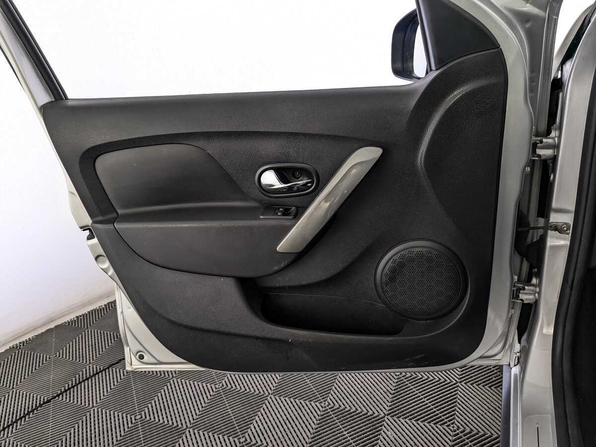 Б/У Рено Сандеро 2019 года. Фото: #14