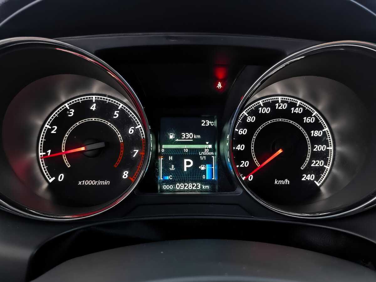 Б/У Митсубиши АС-Икс 2014 года. Фото: #10