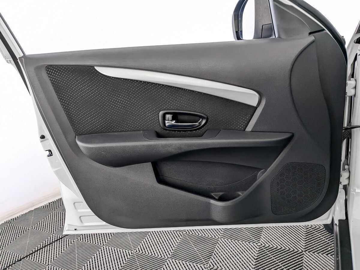 Б/У Ниссан Альмера 2015 года. Фото: #14