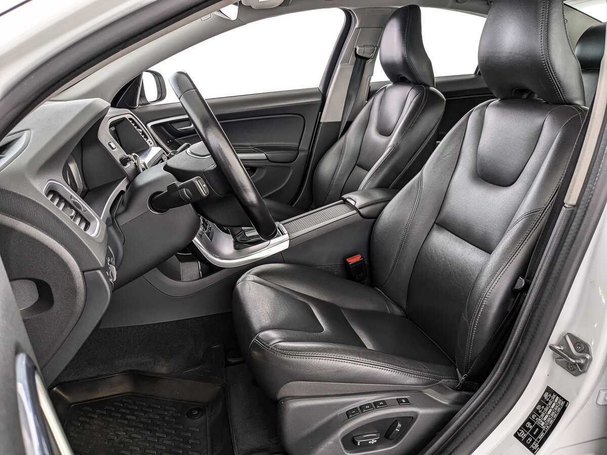 Б/У Вольво С60 2016 года. Фото: #15