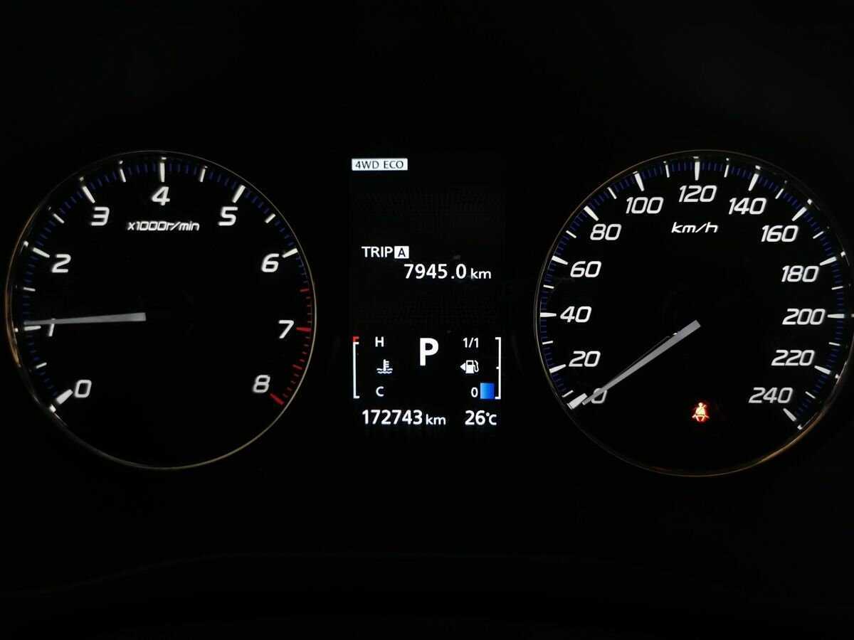 Б/У Митсубиши Оутлэндер 2016 года. Фото: #15