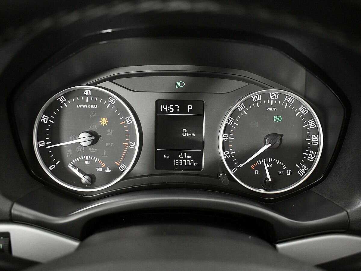 Б/У Шкода Октавия 2012 года. Фото: #11